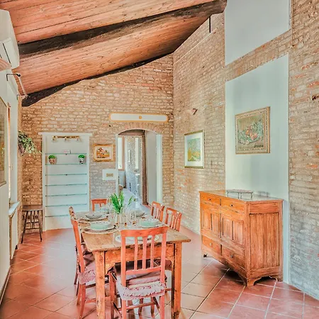 Domus Art Experience Art In The Center Of * フェラーラ