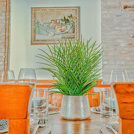 Апартаменты Domus Art - Casa D'arte Con 2 Bagni - Centro Феррара