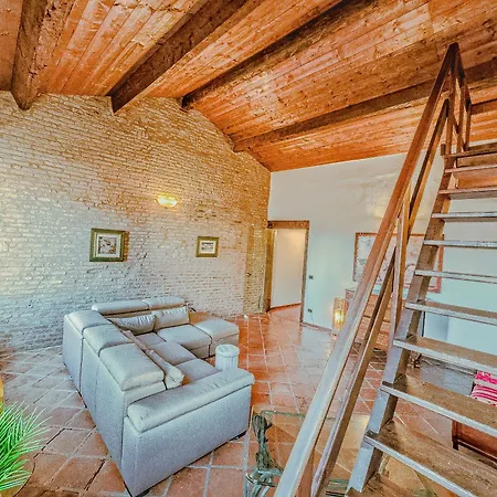 Апартаменты Domus Art - Casa D'arte Con 2 Bagni - Centro