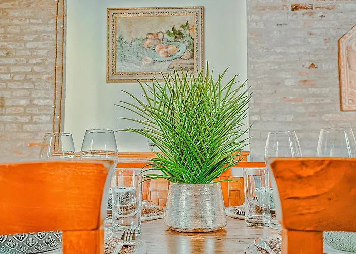 Appartement Domus Art Experience Art In The Center Of Ferrara