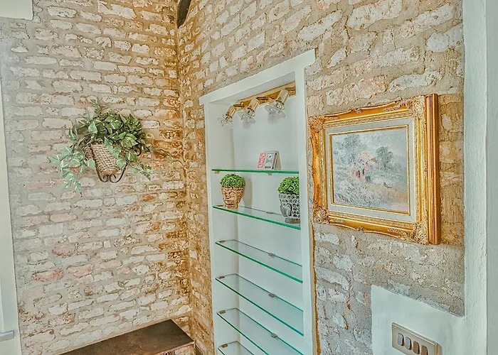 Domus Art Experience Art In The Center Of شقة *