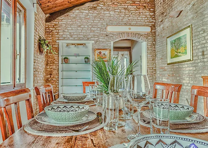 Domus Art Experience Art In The Center Of * فيرّارا