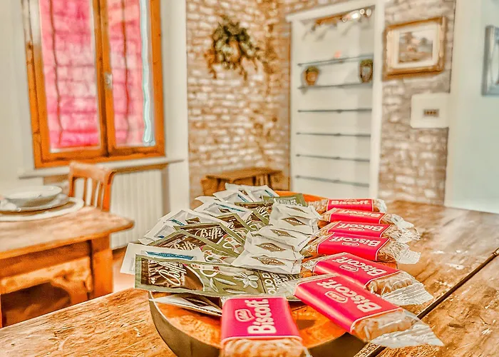 Domus Art Experience Art In The Center Of شقة فيرّارا